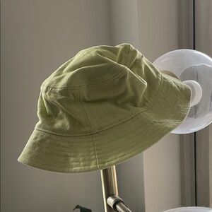 Pale lime bucket hat